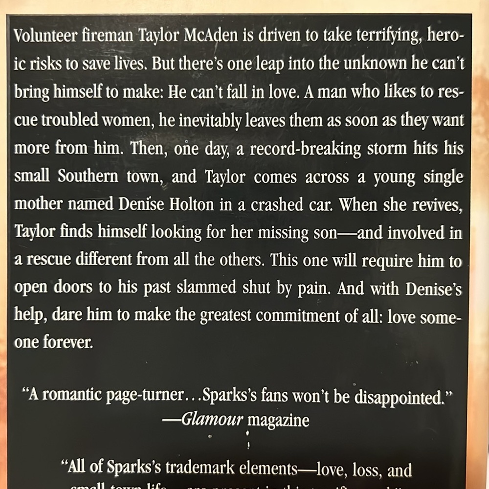 Book - Romance - ‘the rescue’ by Nicolas Sparks - Picture 2 of 2